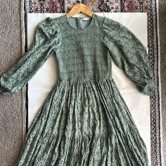 Los Angeles Atelier & Other Stories Green Ditsy Floral Smocked Midi Prairie SZ 4 - Picture 3 of 9